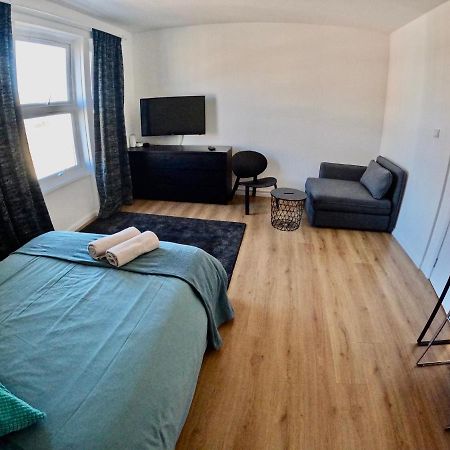 Lovely One Bedroom Flat London Eksteriør billede