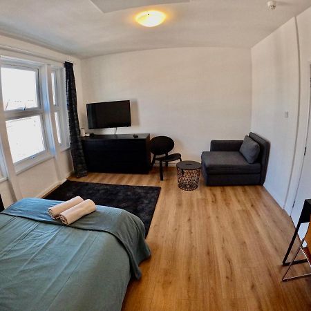 Lovely One Bedroom Flat London Eksteriør billede
