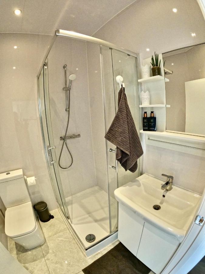Lovely One Bedroom Flat London Eksteriør billede