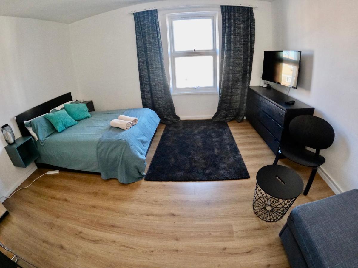 Lovely One Bedroom Flat London Eksteriør billede