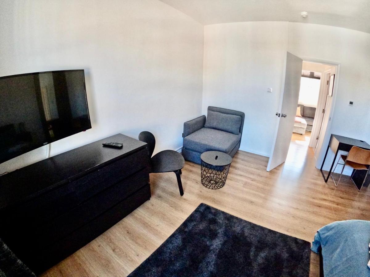Lovely One Bedroom Flat London Eksteriør billede