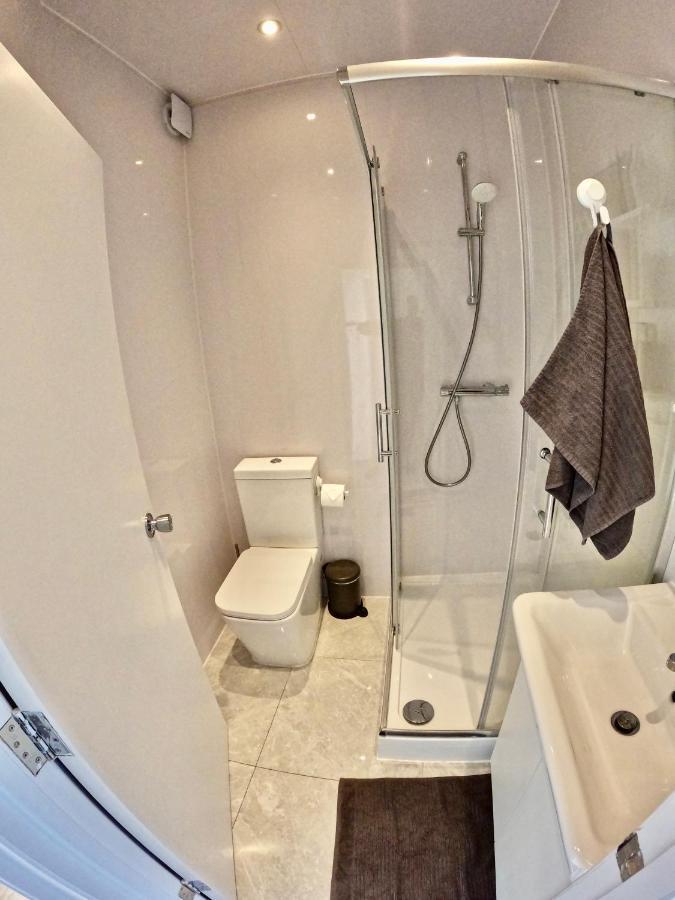 Lovely One Bedroom Flat London Eksteriør billede
